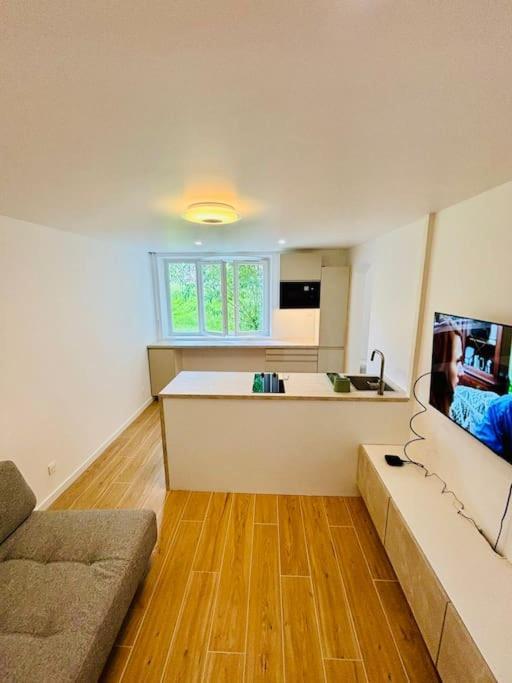 Joli Appartement Renove Incluant Parking A 10 Min De Paris Nanterre Exterior foto